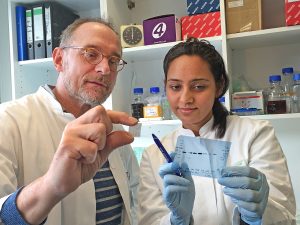 Prof. Dr. Hubert Schorle und Neha Sharma