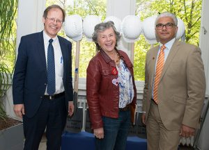 Prof. Dr. Dr. h.c. mult. Wolfgang Holzgreve, MBA Ärztlicher Direktor und Vorstandsvorsitzender und Oberbürgermeister Ashok Sridharan