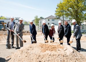 Vorstand des UKB beim Spatenstich des ELKI