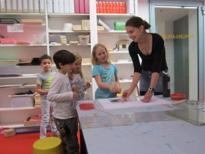 Kinder beim Workshop für Kinder mit Diabetes im Bonner Kunstmuseum