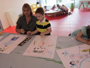 Kinder beim Workshop für Kinder mit Diabetes im Bonner Kunstmuseum