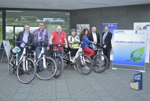 Mitarbeiter*innen des Universitätsklinikums Bonn (UKB) nutzen E-Bikes