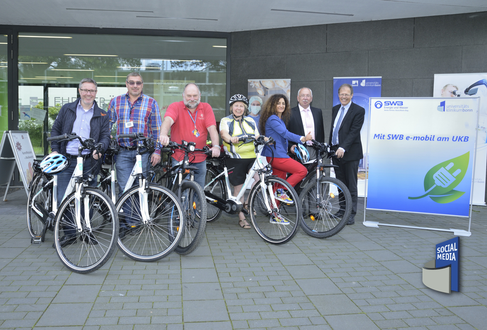 Mitarbeiter*innen des Universitätsklinikums Bonn (UKB) nutzen E-Bikes