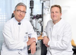 Prof. Dr. Frank G. Holz und Augenarzt Dr. Karsten Paust