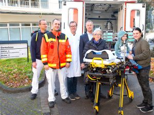 Förderverein der Kinderklinik übergibt neue Kinder-Intensivtrage dem Universitätsklinikum Bonn