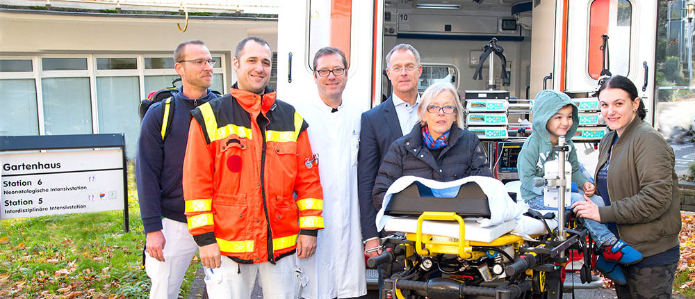 Förderverein der Kinderklinik übergibt neue Kinder-Intensivtrage dem Universitätsklinikum Bonn