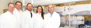 Dr. Andreas Till (Institut für Rekonstruktive Neurobiologie), Dr. Michael Peitz (Institut für Rekonstruktive Neurobiologie), Dr. Philip Denner (DZNE), Simone Haupt (Life & Brain GmbH) und Dr. Eugenio Fava (DZNE)