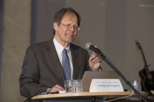 Prof. Dr. med. Dr. h. c. mult. Wolfgang Holzgreve, MBA, Ärztlicher Direktor und Vorstandsvorsitzender des UKB