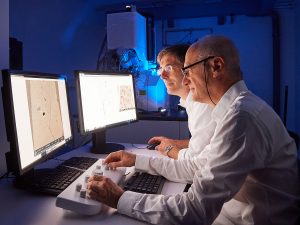 Prof. Dr. Alf Lamprecht vom Pharmazeutischen Institut und Prof. Dr. Dieter O. Fürst vom Institut für Zellbiologie der Universität Bonn