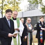 Ökumenische Klinikseelsorge am Universitätsklinikum Bonn (UKB) pflanzt einen Apfelbaum an der Klinikkirche