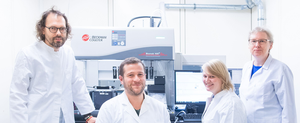 Prof. Dr. Irmgard Förster (rechts) mit Günter Mayer (links) und Team