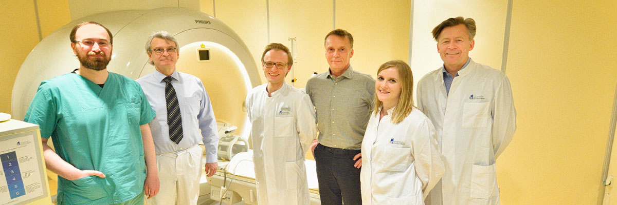 Radiologe PD Dr. Claus Christian Pieper, Direktor der Radiologie Prof. Hans Schild, Neurochirurg Dr. Valeri Borger, stellv. Direktor der Neurologie Prof. Ulrich Wüllner, Assistenzärztin in der Neurologie Veronika Purrer und Prof. Henning Boecker, Leiter der Klinischen Funktionellen Neurobildgebung