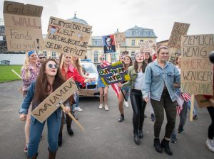 Demonstration - Medizinstudenten der Bonner Universitaet drehen einen Film