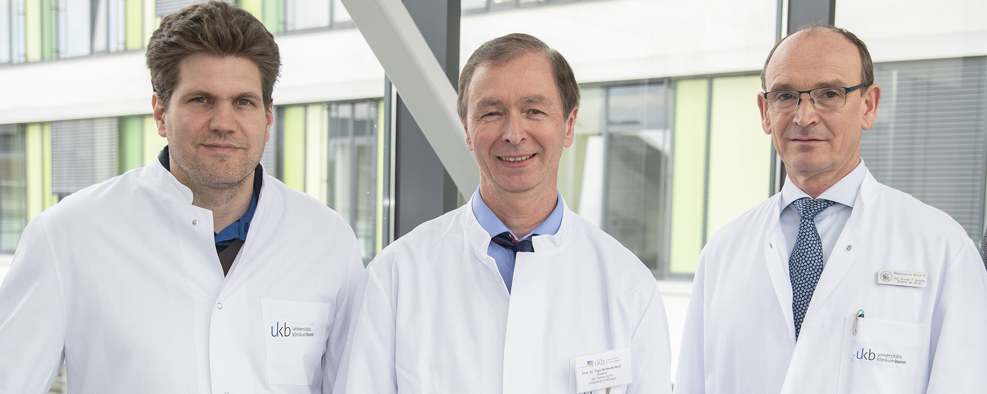 Prof. Dr. Michael Hölzel, Direktor des Instituts für Experimentelle Onkologie, Prof. Dr. med. Ingo Schmidt-Wolf, Direktor der Abteilung für Integrierte Onkologie, und Prof. Dr. Peter Brossart, Direktor und Vorstandsvorsitzender des CIO Bonn