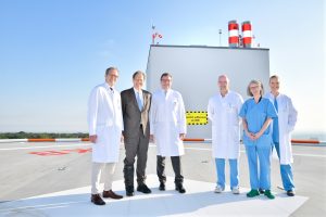 rof. Christoph Burger, Leitender Arzt für Unfall-, Hand- und plastisch-rekonstruktive Chirurgie der Orthopädie und Unfallchirurgie, Prof. Wolfgang Holzgreve, Ärztlicher Direktor und Vorstandsvorsitzender, Prof. Dieter C. Wirtz, Direktor der Klinik für Orthopädie und Unfallchirurgie, Priv.-Doz. Dr. Ingo Gräff, Ärztlicher Leiter des Interdisziplinären Notfallzentrums (INZ), Dr. Monika Kogej, Oberärztin im INZ, und Procula Glien, Pflegerische Leitung INZ, Neuronotfallzentrum (NNZ) und Interdisziplinäre Notaufnahme (INA)