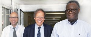 Prof. Alexander Mustea, Direktor der Gynäkologie am UKB, Prof. Wolfgang Holzgreve, Vorstandsvorsitzender des UKB, und Dr. Denis Mukwege, Friedensnobelpreisträger.