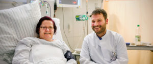 EMAH-Patientin und der Herzchirurg OA Dr. Daniel Dürr