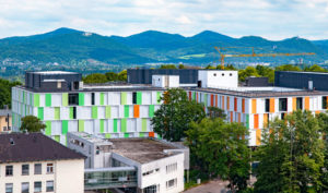 Luftaufnahme des neuen Eltern-Kind-Zentrums (ELKI) auf dem Venusberg