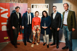 Malte Boecker, künstlerischer Geschäftsführer der Beethoven Jubiläums GmbH Dr. Clemens Trautmann, Präsident der Deutschen Grammophon Kassandra Wedel, gehörlose Tänzerin und Schauspielerin Kleopatra Sofroniou, Vice President Marketing der Deutschen Grammophon Andreas Briese, Director YouTube Partnerships Central Europe Dr. Raphael von Hoensbroech, Intendant und Geschäftsführer des Konzerthauses Dortmund