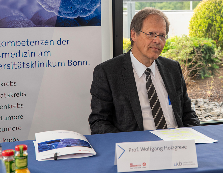 1. Prof. Wolfgang Holzgreve, Ärztlicher Direktor und Vorstandsvorsitzender am Universitätsklinikum Bonn: