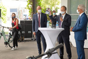 Clemes Platzköster, Kaufmännischer Direktor und Stellvertretender Vorstandsvorsitzender am UKB, Prof. Wolfgang Holzgreve, Ärztlicher Direktor und Vorstandsvorsitzender am UKB und Oberbürgermeister Ashok Sridharan