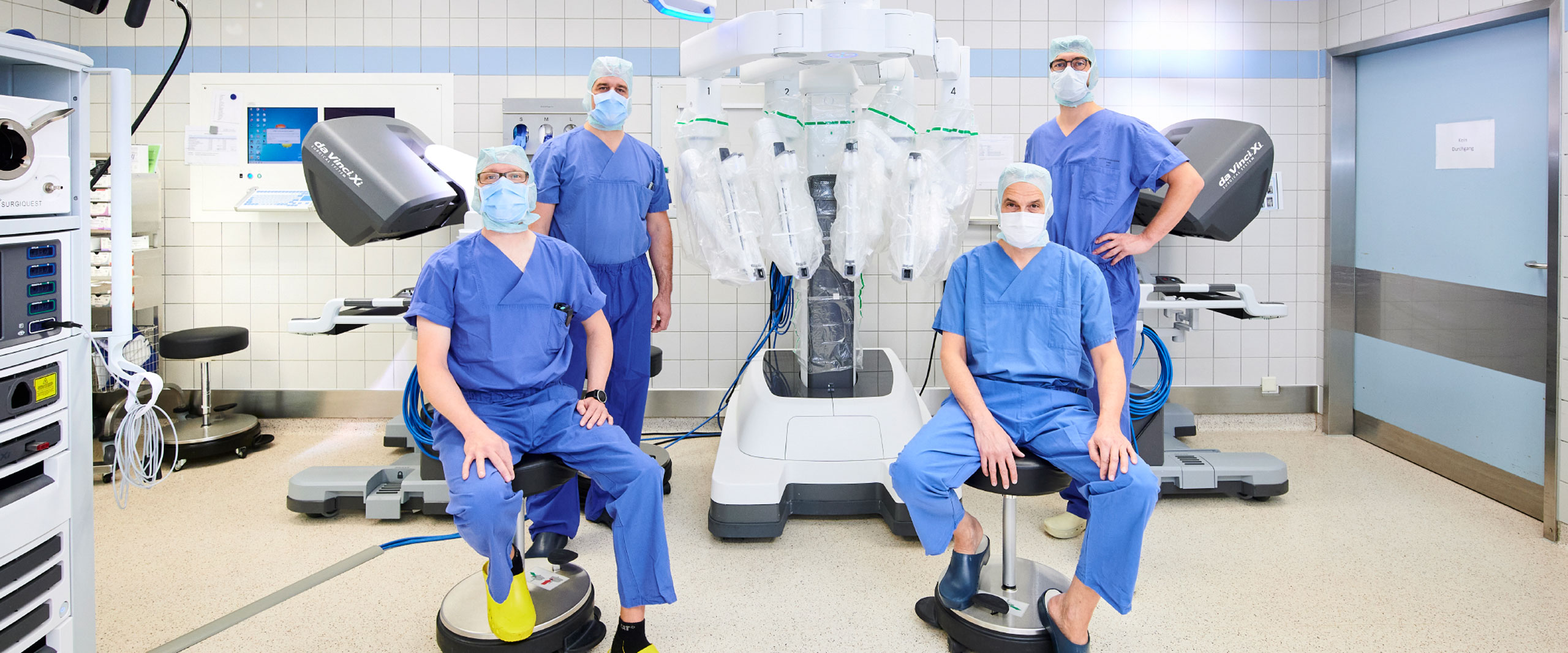 Das chirurgische Team um Prof. Jörg Kalff vorne rechts freut sich über die Zertifizierung als Exzellenz-Zentrum für minimal-invasive Chirurgie (CAMIC)