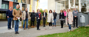 Prof. Dr. Bettina Gohlke, Sektionsleitung Kinderendokrinologie, Diabetologie, Adipositas, Stoffwechsel (KEDAS) (4. v.r.) und Dr. med. Isa Mayer, Fachärztin für Kinder- und Jugendmedizin Kinderendokrinologie, Diabetologie, Adipositas, Stoffwechsel (KEDAS) (6. v.l.) beim regionalen Netzwerk-Treffen der Kinder- und Erwachsenendiabetologen am Universitätsklinikum Bonn (UKB).