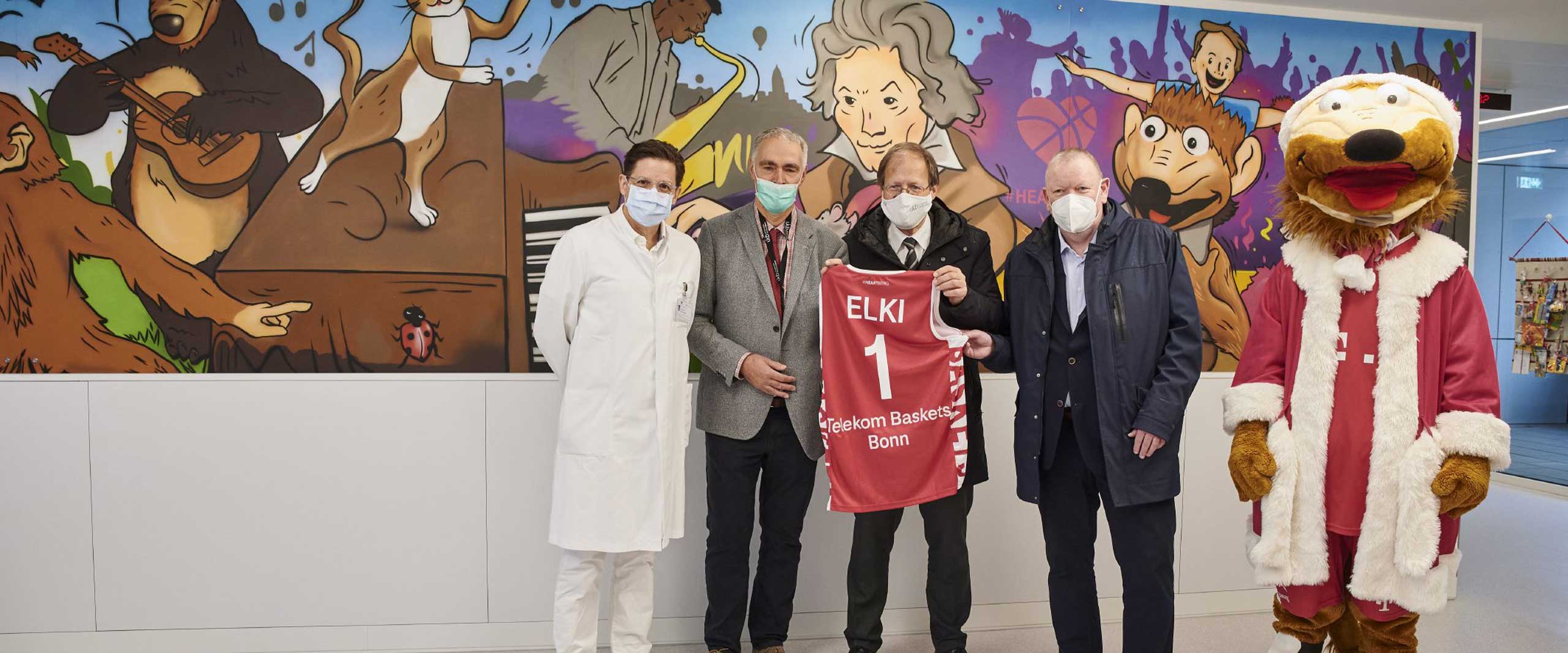 Telekom und Telekom Baskets Bonn bringen Farbe in den Krankenhausalltag am UKB