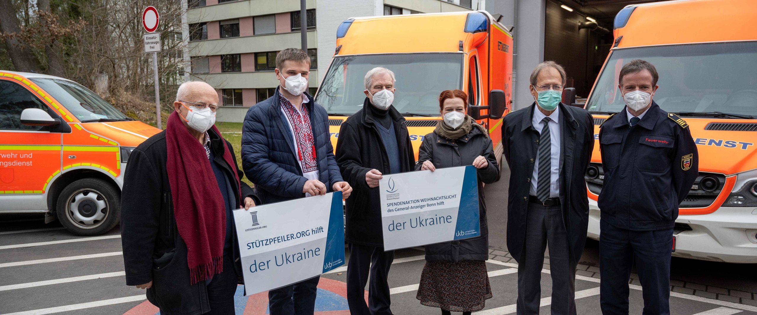 Einsatzfahrzeuge und Medizingüter für die Ukraine