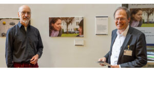Prof. Wolfgang Holzgreve, Ärztlicher Direktor und Vorstandsvorsitzender des UKB, und Thomas Meier vom Ambulanten Kinder- und Jugendhospizdienst Bonn eröffnen die Fotoausstellung „Mütter“ des Kinderhospizdienstes Bonn im BMZ I des UKB, um auf den Tag der Kinderhospizarbeit aufmerksam zu machen.