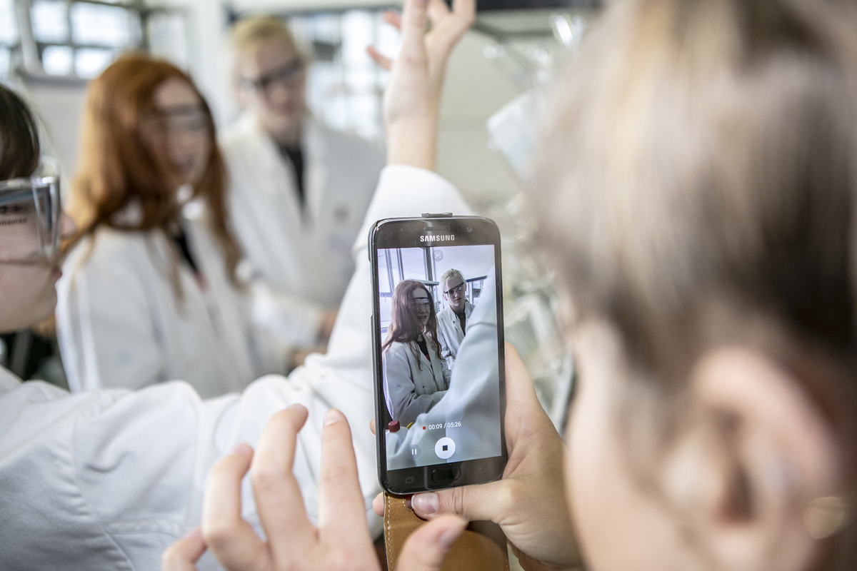 Beim Girls‘ und Boys‘ Day 2023 am UKB lernen Jugendliche die unterschiedlichsten Bereiche der Uniklinik kennen.