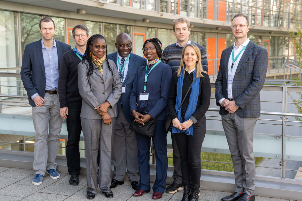 Gegen die Blindheit weltweit: Dr. Michael Petrak (UKB), Dr. Heiko Philippin (Freiburg), Dr. Martha-Mary Udoh (Calabar/Nigeria), Dr. Dan Kiage (Kisii/Kenia), Dr. Mary Asiyo-Vogel (Lübeck), Dr. David Kupitz (Bünde), Dr. Patricia Marques (London/UK), Prof. Robert Finger (UKB).