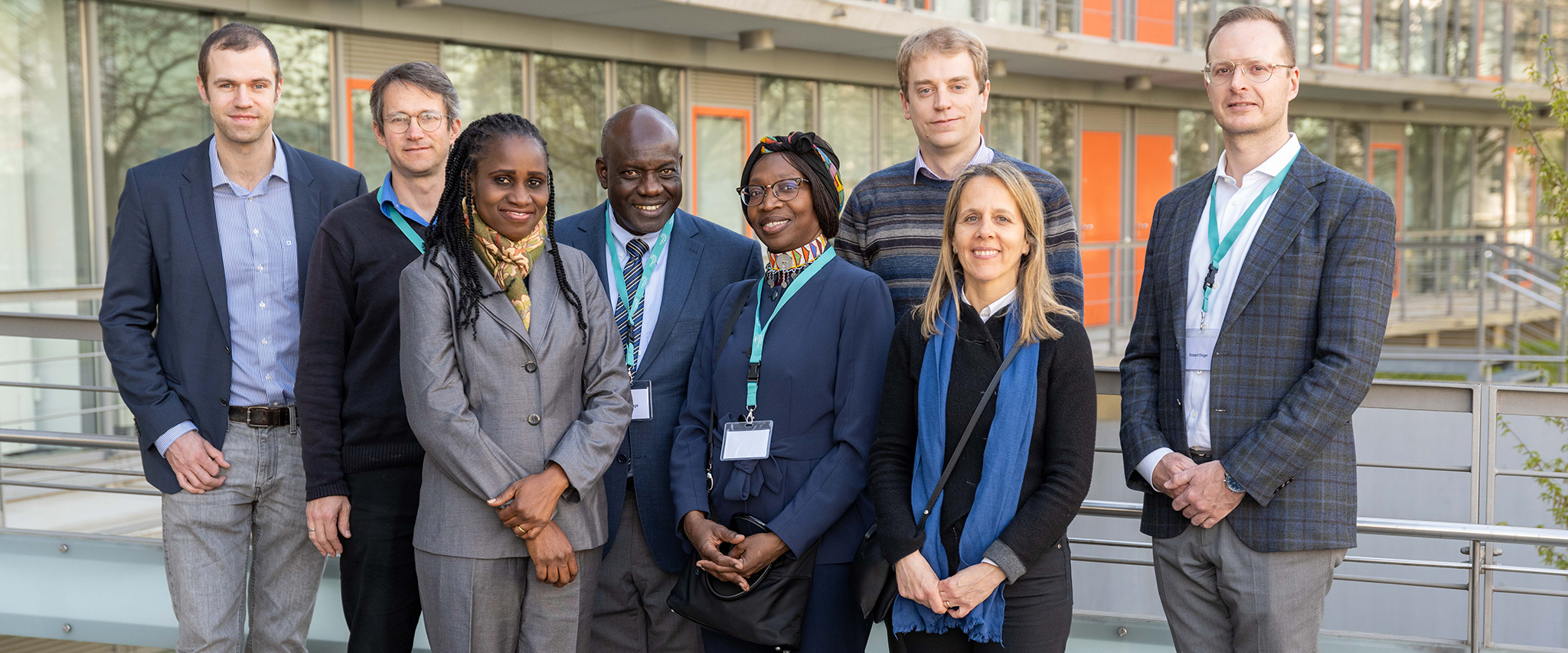 Gegen die Blindheit weltweit: Dr. Michael Petrak (UKB), Dr. Heiko Philippin (Freiburg), Dr. Martha-Mary Udoh (Calabar/Nigeria), Dr. Dan Kiage (Kisii/Kenia), Dr. Mary Asiyo-Vogel (Lübeck), Dr. David Kupitz (Bünde), Dr. Patricia Marques (London/UK), Prof. Robert Finger (UKB).