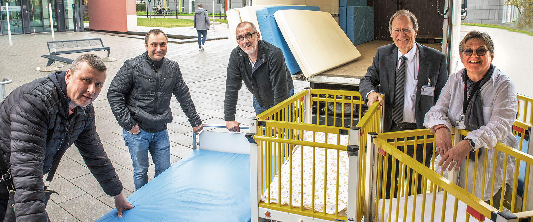 Universitätsklinikum Bonn spendet zahlreiche Patientenbetten für die Ukraine