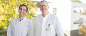 (v.l.) PD Dr. Benedikt Eggers und Prof. Franz-Josef Kramer aus der Klinik für Mund-, Kiefer und Plastische Gesichtschirurgie geben unter dem Motto „Mundschleimhautveränderungen – immer harmlos?“ einen Überblick zu möglichen Erkrankungen der Mundschleimhaut sowie deren Diagnose und Therapieoptionen.