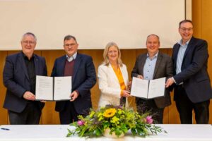 Unirektor Prof. Michael Hoch, Prof. Duncan Maskell (Vice-Chancellor, Chancellery, University of Melbourne), Prof. Jane Gunn (Dean, Faculty of Medicine, Dentistry, and Health Sciences, University of Melbourne), Dekan Prof. Bernd Weber und Prof. Christian Kurts.