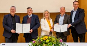 Unirektor Prof. Michael Hoch, Prof. Duncan Maskell (Vice-Chancellor, Chancellery, University of Melbourne), Prof. Jane Gunn (Dean, Faculty of Medicine, Dentistry, and Health Sciences, University of Melbourne), Dekan Prof. Bernd Weber und Prof. Christian Kurts.