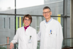 Prof. Anne-Katrin Pröbstel leitet gemeinsam mit Prof. Herrlinger das übergeordnete Zentrum für Neurologie des UKB.