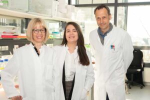 Prof. Sandra Blaess, Norisa Meli und Prof. Albert Becker haben in ihrer Studie neue Erkenntnisse zur Rolle des Dopamin-Systems bei fokaler kortikaler Dysplasie (FCD) Typ 2 gewonnen.