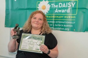 Der DAISY Award ging an Nicole Poschen, die seit 12 Jahren als Gesundheits- und Krankenpflegerin am UKB tätig ist.
