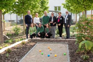 Gruppenbild Einweihung Therapiegarten der Psychiatrie
