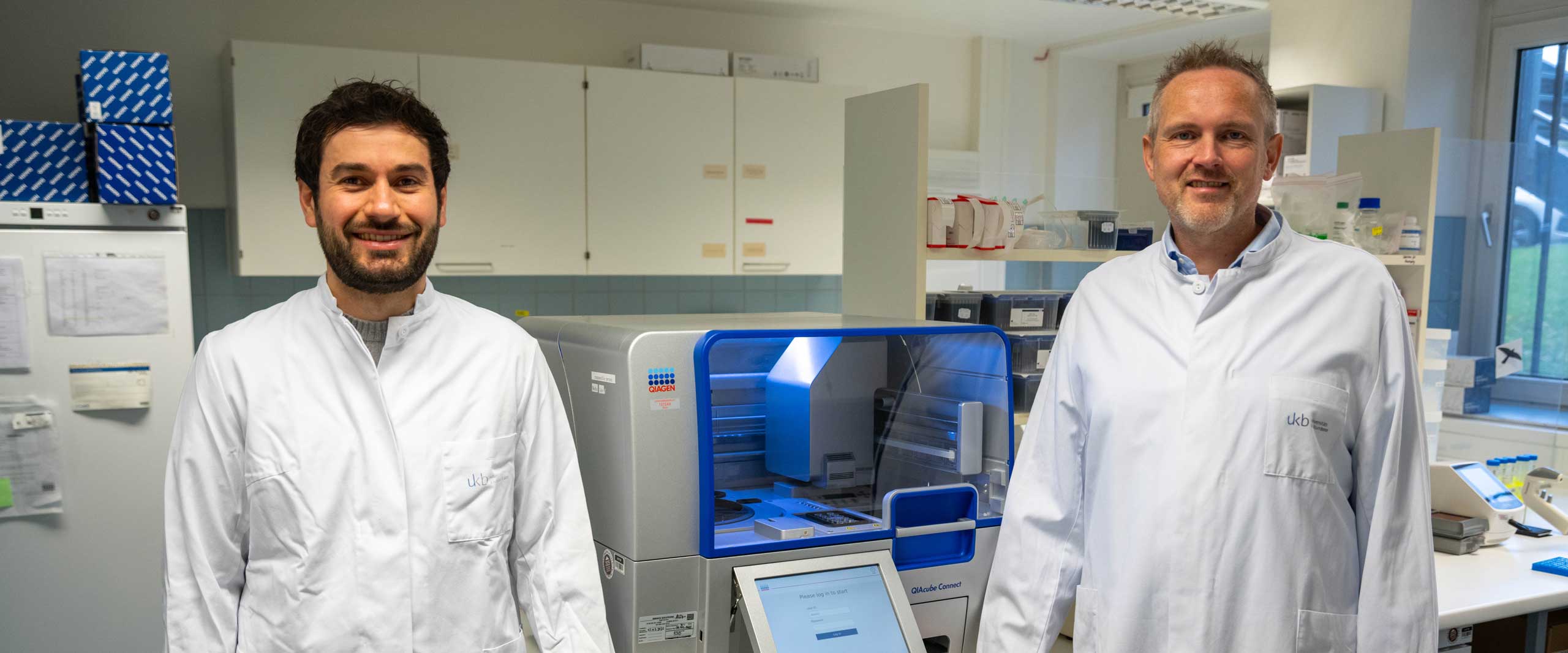 Doktorand Johannes Striebel und Prof. Dr. Volker Busskamp vom Universitätsklinikum Bonn (UKB)