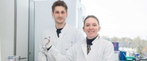 Die Erstautoren der Bonner Studie Dr. Georg W. Sendtner (li) und Julia Miranda (re).