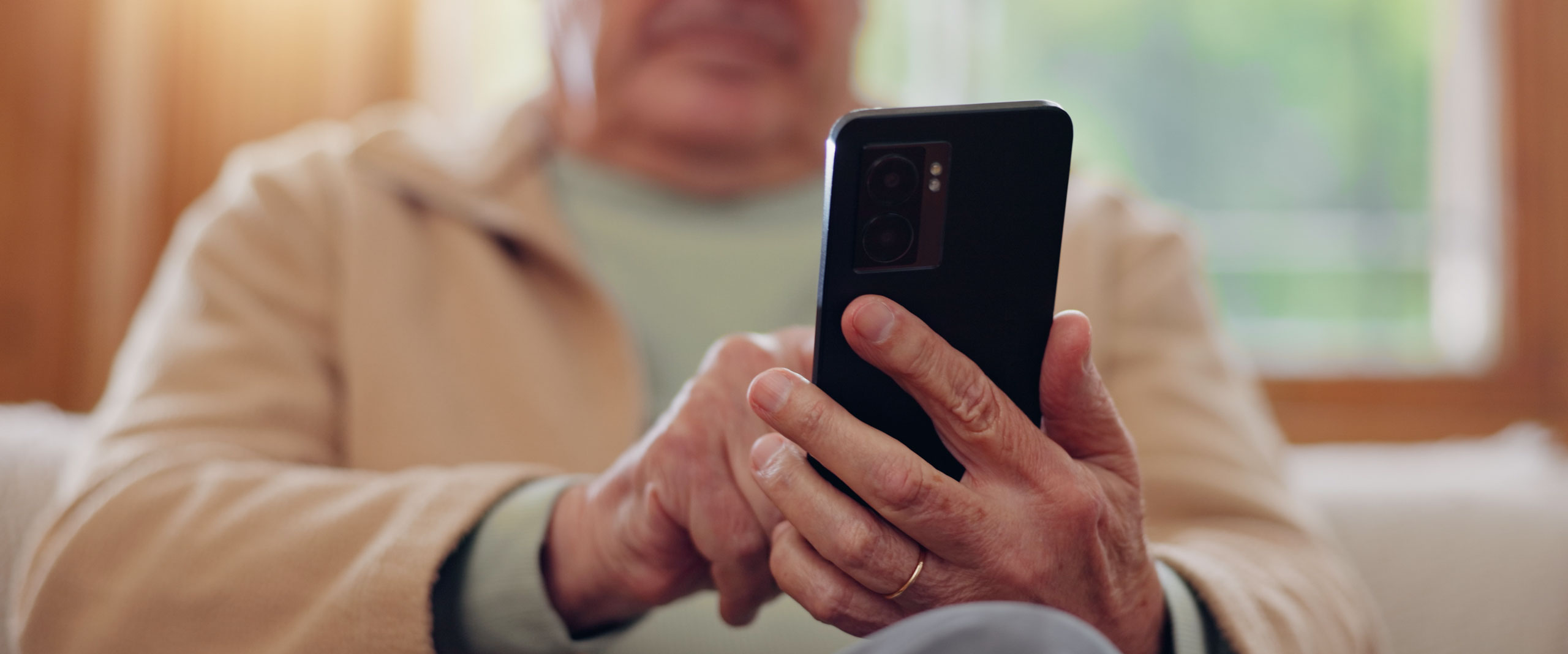 Das UKB warnt vor betrügerischen Telefonanrufen, bei denen sich unbekannte Personen fälschlicherweise als Mitarbeitende des UKB ausgeben.