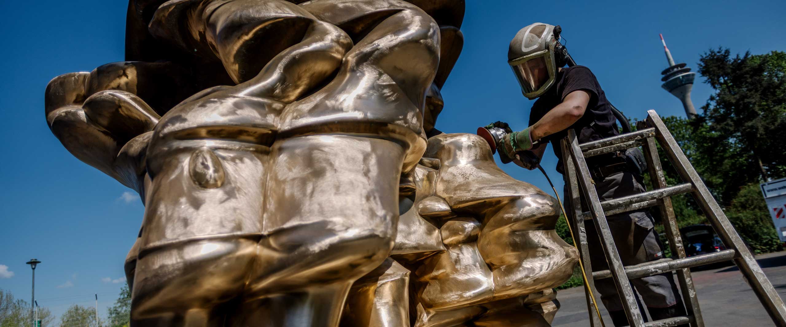 Bronzeplastik des Künstlers Tony Cragg