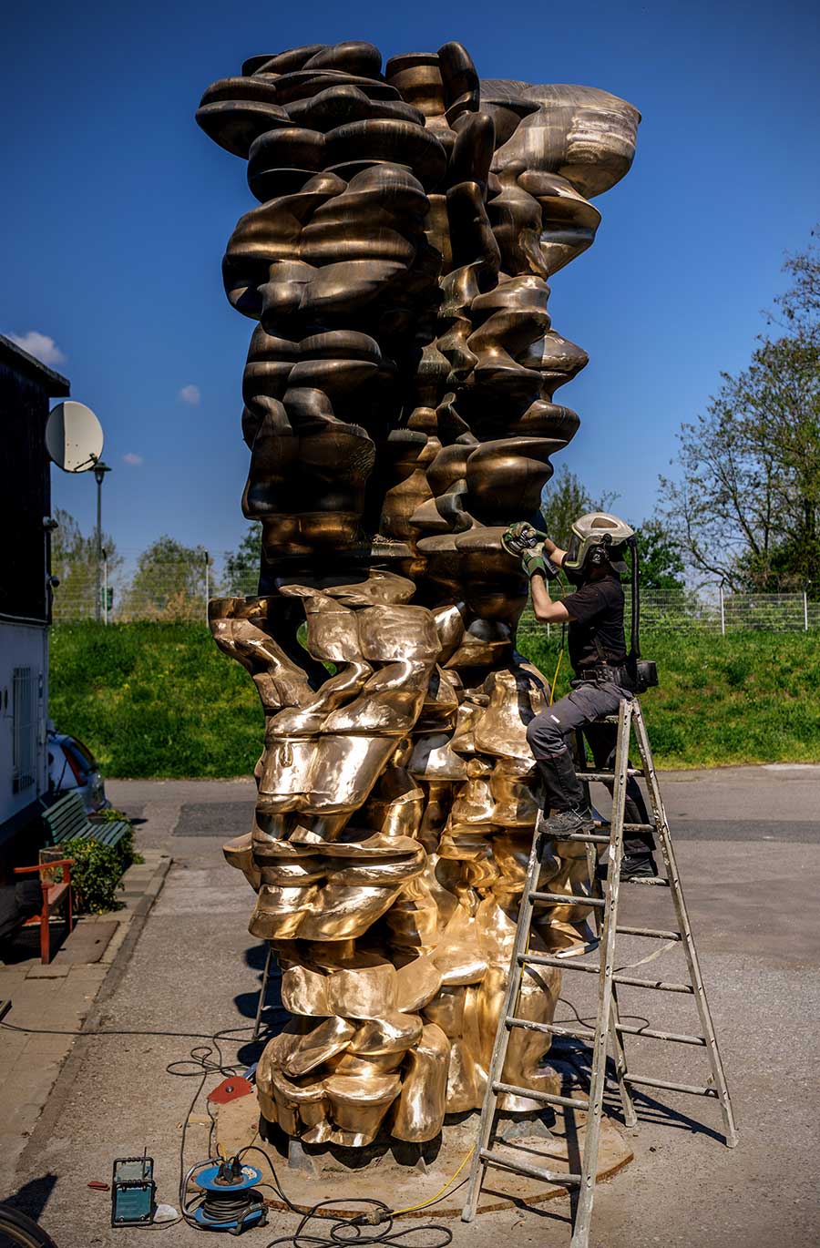 Bronzeplastik des Künstlers Tony Cragg