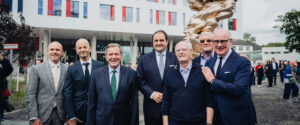 Feierliche Enthüllung der Skulptur „Mean Average“ vor dem Herzzentrum des UKB