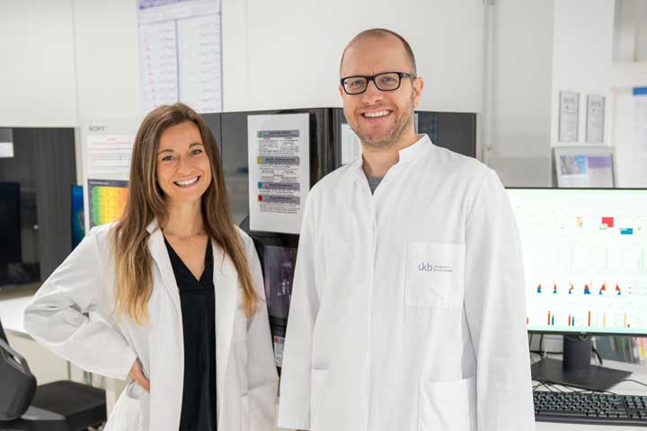 Erstautorin Luisa Bach und Korrespondenzautor Prof. Dirk Baumjohann entwickelten ein neues Modell, mit dem sich follikuläre regulatorische T-Zellen (Tfr-Zellen) gezielt im Labor untersuchen lassen.