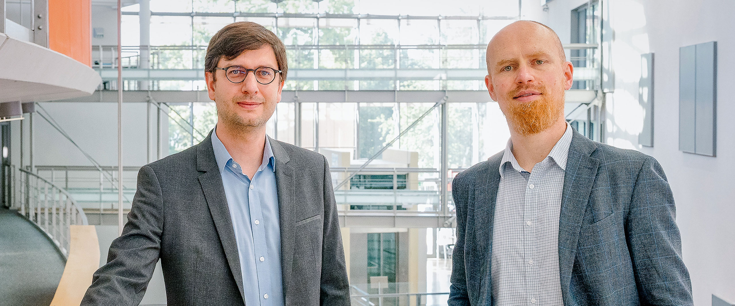 Prof. Dr. Jonathan Schmid-Burgk (l.) und Prof. Dr. Maximilian Billmann (r.)