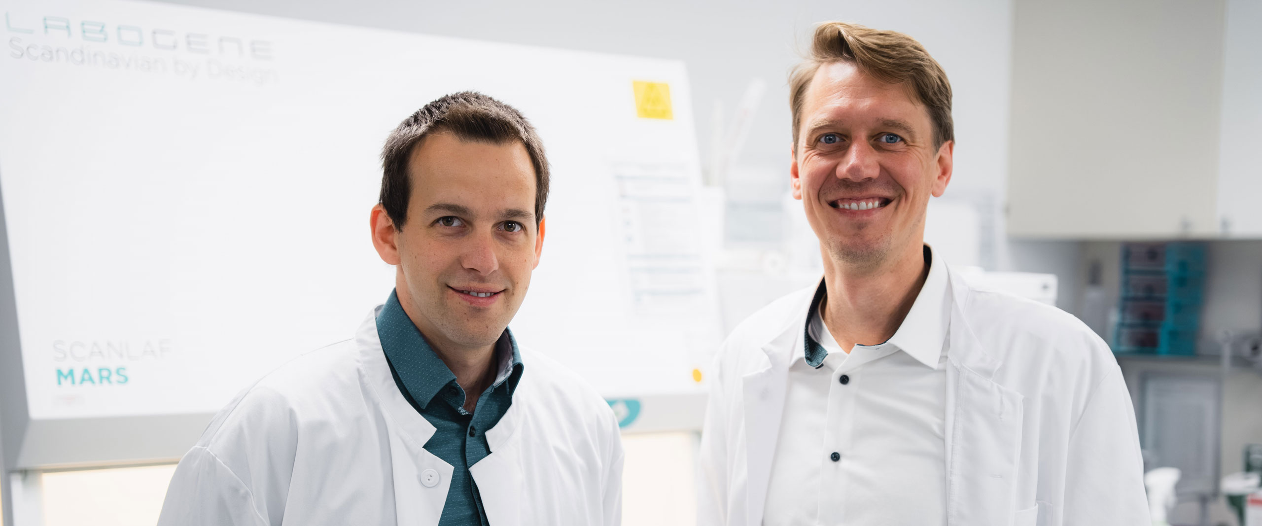 Prof. Nico T. Mutters (re) und Dr. Dorian Emmert (li)